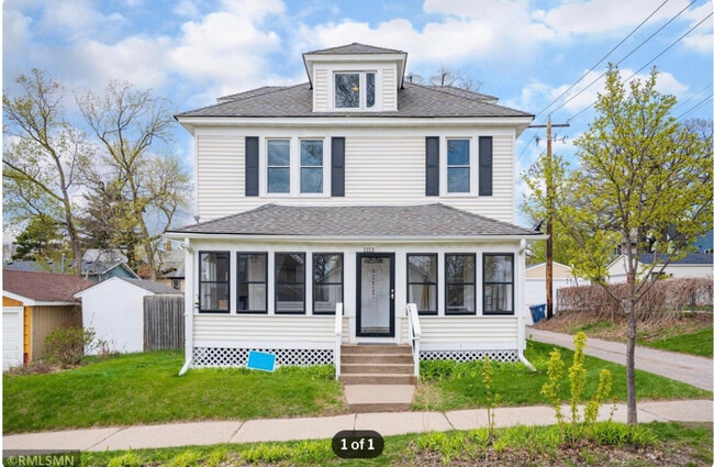 Building Photo - 1113 26th Ave NE Unit 2