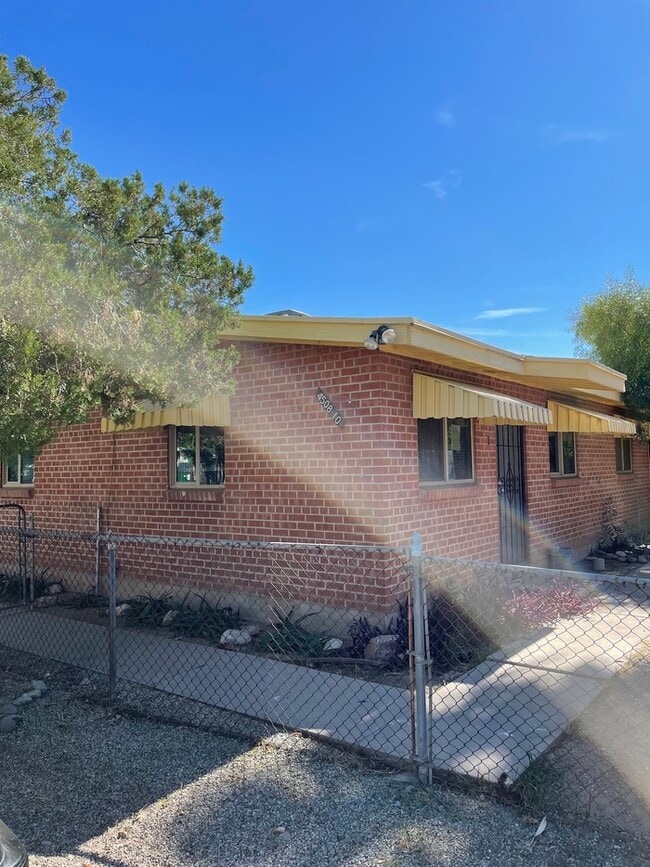 Building Photo - Townhome For Rent