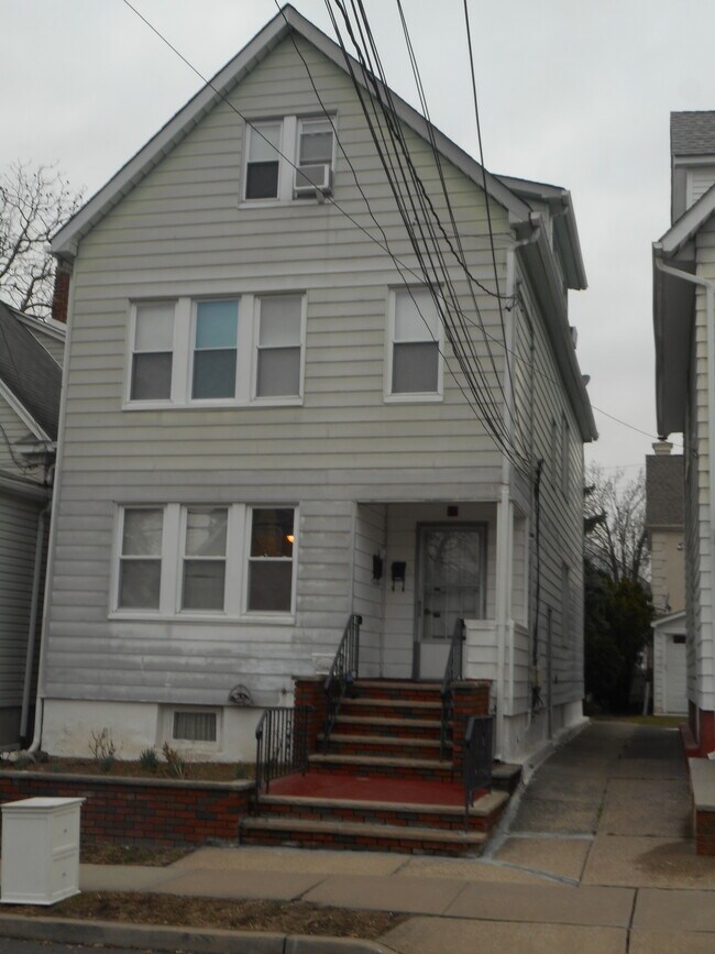 Front - 12 Campbell Ave Unit 1