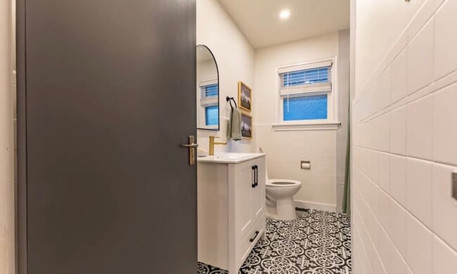 Photo - 400 Coombs Av