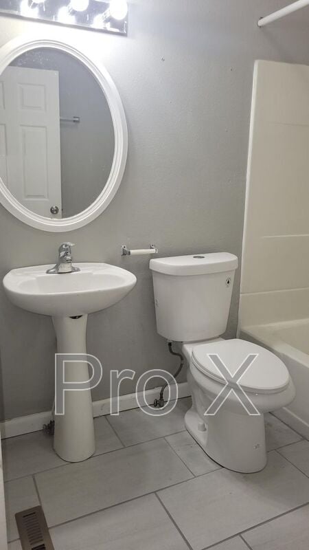 Photo - 102 W Washington St