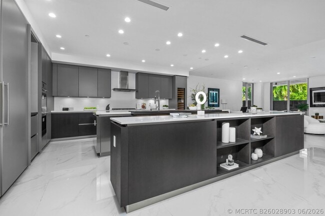 Building Photo - 495 E Royal Palm Rd Unit 201