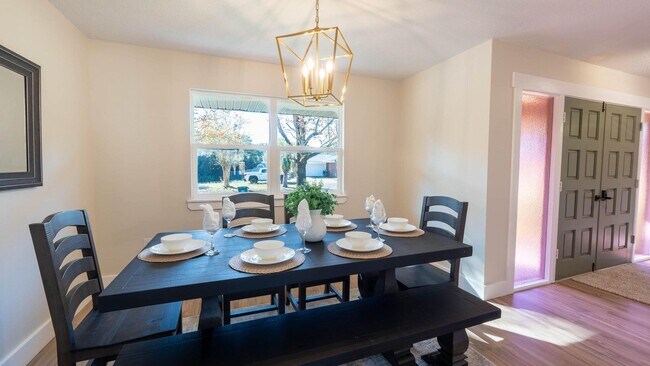 Photo - 1 Stafford Cir NE