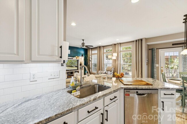 Photo - 6037 Queens Walk Ct