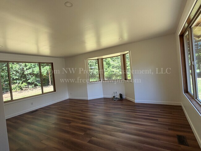 Photo - 5825 67th Ave NE