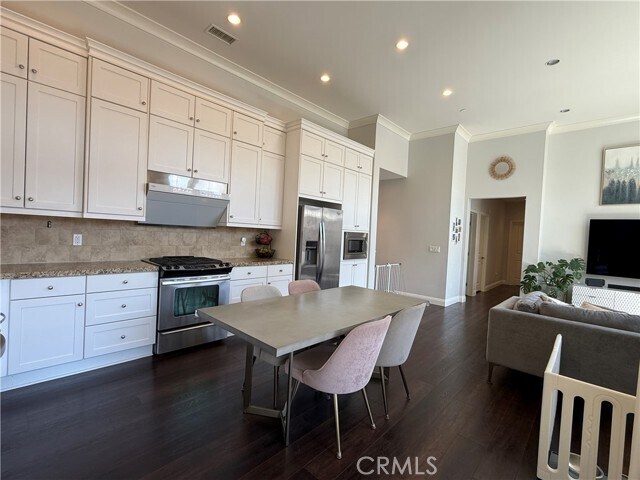 93 Thornhurst