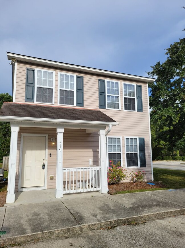 SMITH CREEK VILLAGE - 3 Bedroom Townhome -... - SMITH CREEK VILLAGE - 3 Bedroom Townhome -...