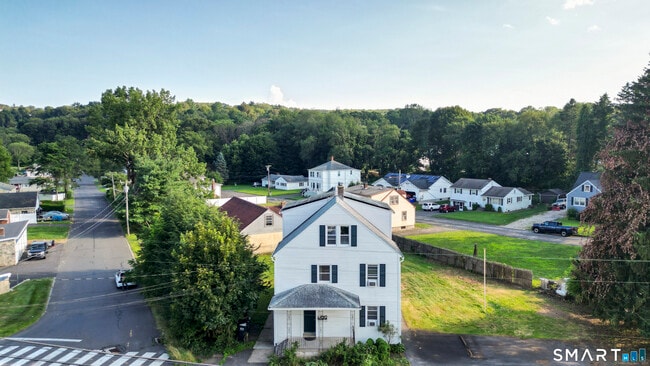 Building Photo - 383 Davis St Unit 2