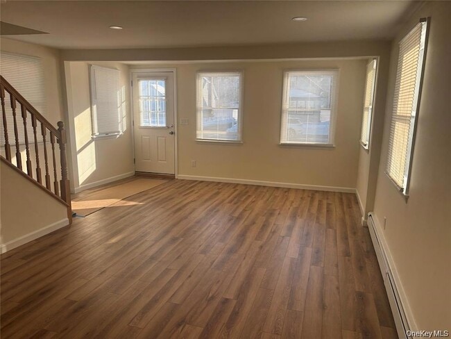 Photo - 215 E Lakewood St
