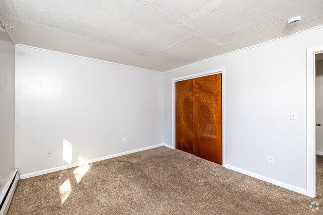 2BR, 1BA - 975SF - Bedroom