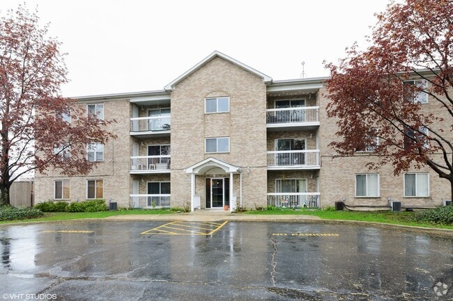 Building Photo - 5623 107th St Unit 2B Rental