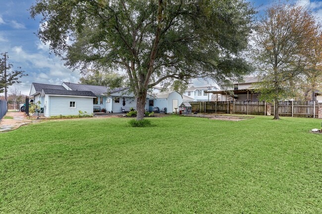 4449 Shady Lake Dr
