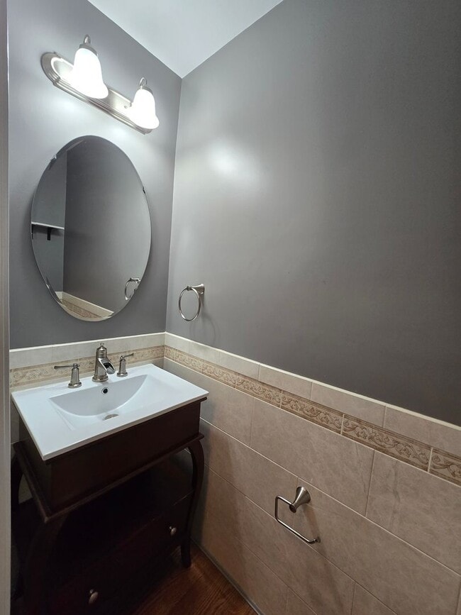 Photo - Entertainers Dream - Beautifully maintained 3 Bedroom Townhouse in Haymaker Pointe