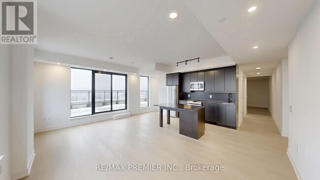 Photo - 758 Dovercourt Rd