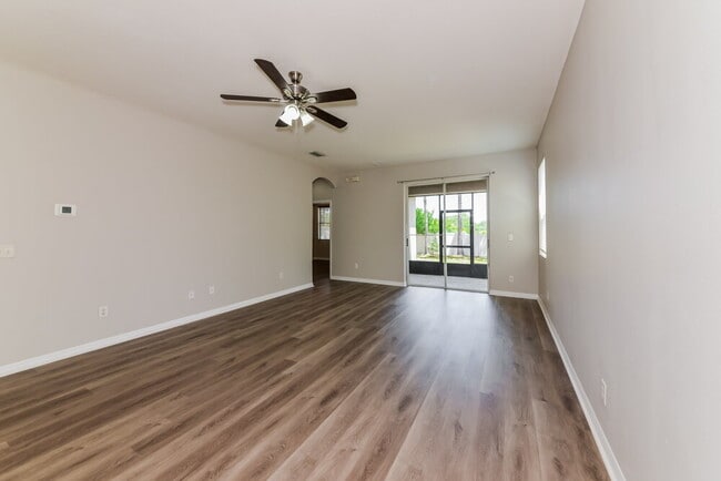 Photo - 908 Larwood Pine Dr