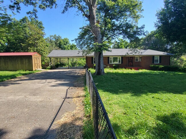 Photo - 561 Skyview Cir