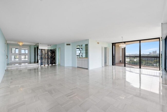 Photo - 1900 Consulate Pl Unidad 1004