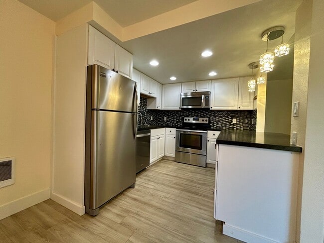 Building Photo - VA-MOV01 Unit Apt 1