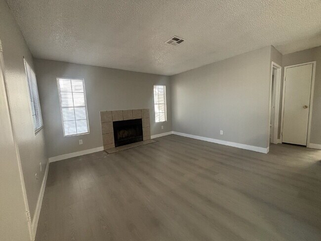 ½ OFF First Month's Rent! Updated 2 Bed | 1 Bath Apartment with In-Unit Washer & Dryer