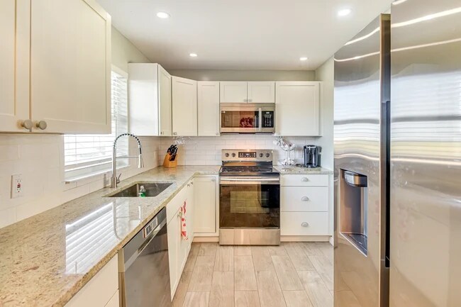 Kitchen - 1926 Ocean Shore Blvd Unit 103