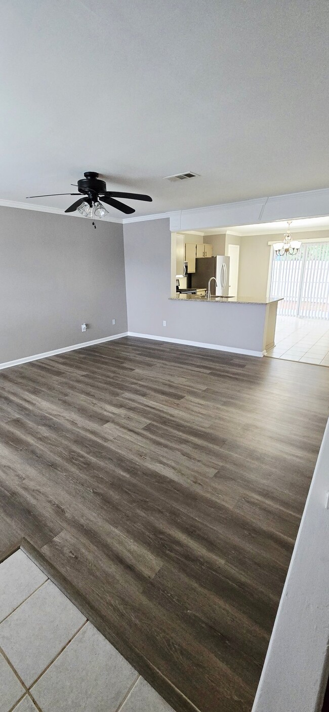 Photo - 407 Bainbridge Dr
