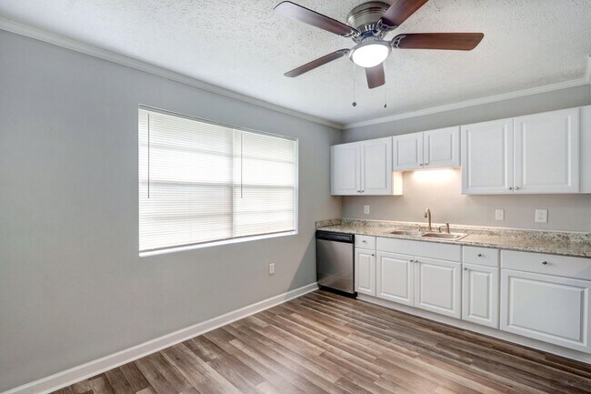 Photo - Large 3BR/1BA Downtown House For Rent Walk...