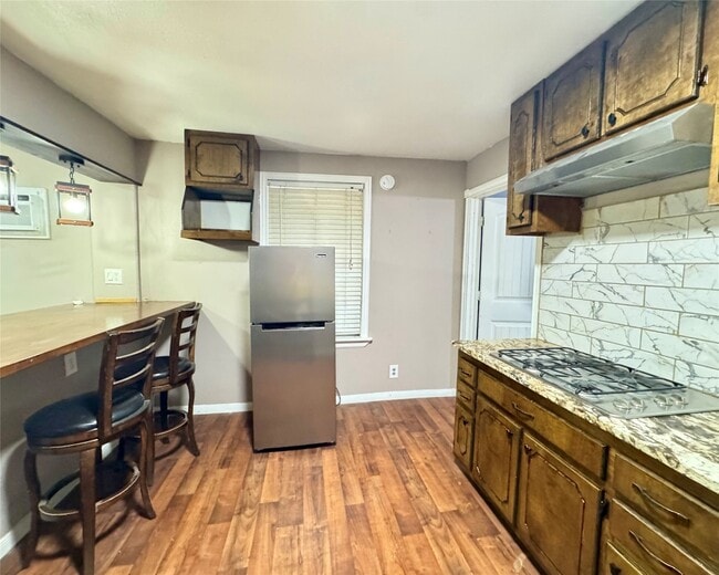 Photo - 403 Clear Lake Rd