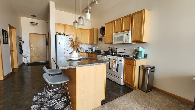 Photo - 2650 University Ave W Unidad 323