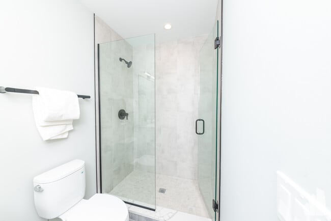 Photo - 2020 W Montrose.-1A Unit 1A