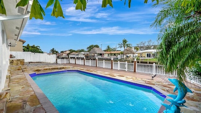 Building Photo - 1412 NE 53rd Ct