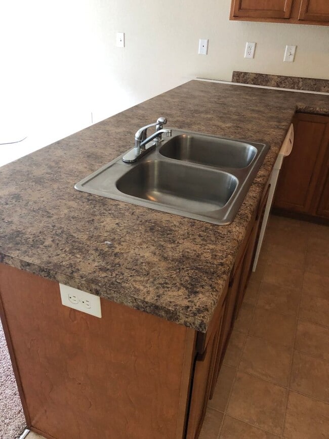 Photo - 2 Bedroom, 2.5 Bathroom Townhouse in White City