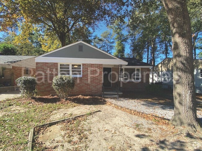 Building Photo - Belmont Home
