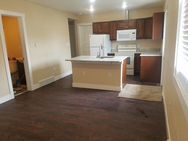 Photo - 32 N 9th Ave