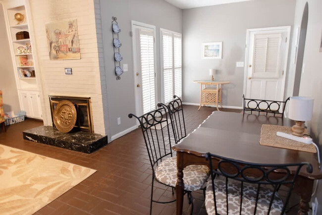Photo - 2929 Canterbury Ct Apartment Unit ID1043474P