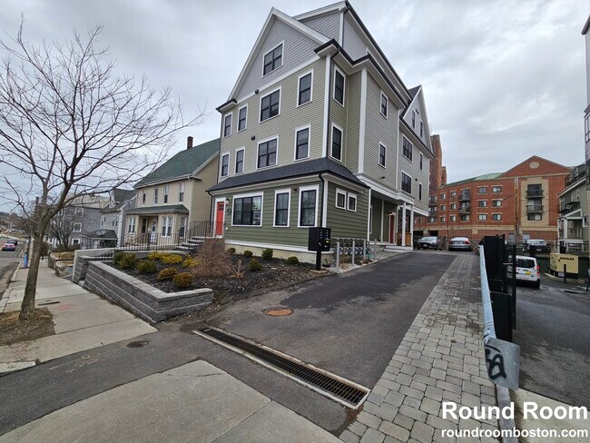 Photo - 9 Everett Sq Unit 4