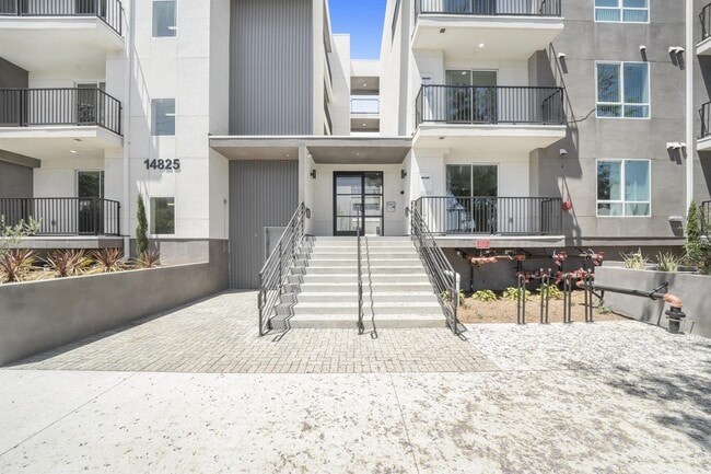 Photo - 14825 Delano St Unit 409