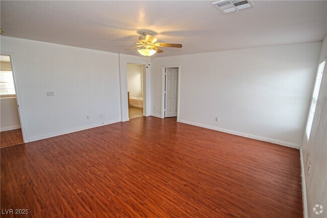 Building Photo - 132 Cadrow Castle Ct Rental