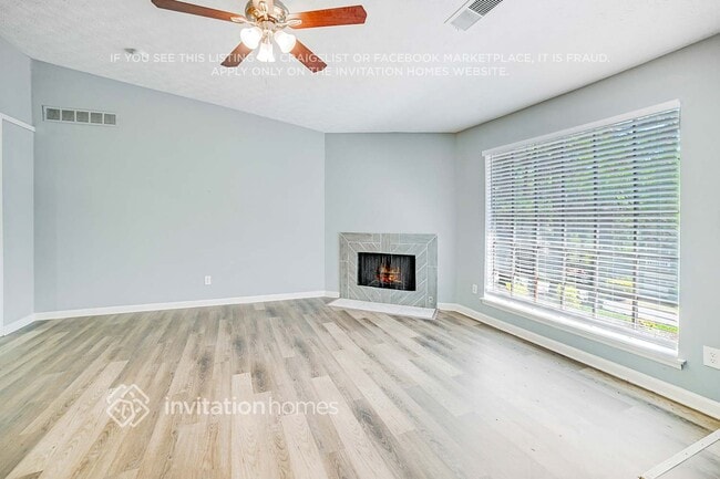616 Candlewick Ln NW