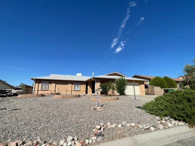 Building Photo - 6275 Roadrunner Loop NE