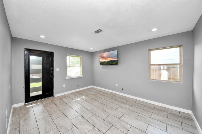 Photo - 2214 Purdue St