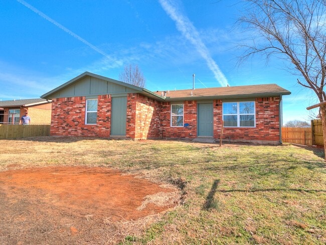 Photo - 4 bedroom 2 bath home in Tecumseh!