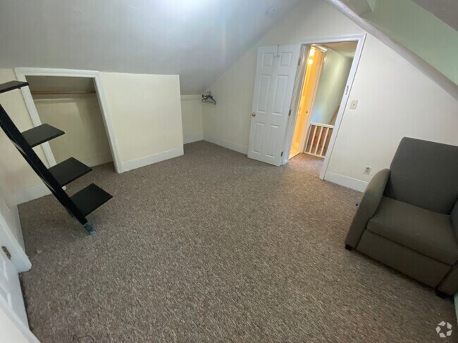 Building Photo - 259 Beacon St Unit R Rental
