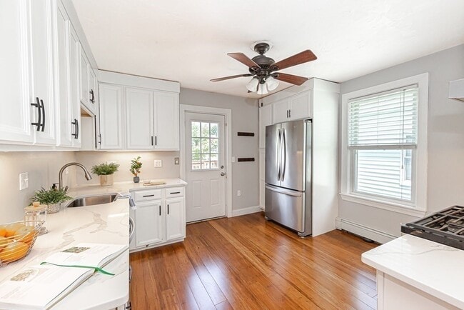 Building Photo - 90 Francis St Unit D