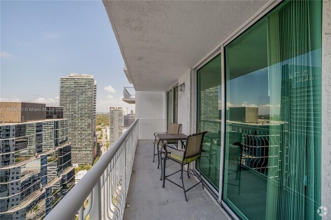 Building Photo - 1200 Brickell Bay Dr Unit 4121 Rental