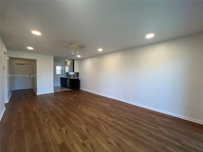 Photo - 2471 SW 82nd Ave Unidad 209