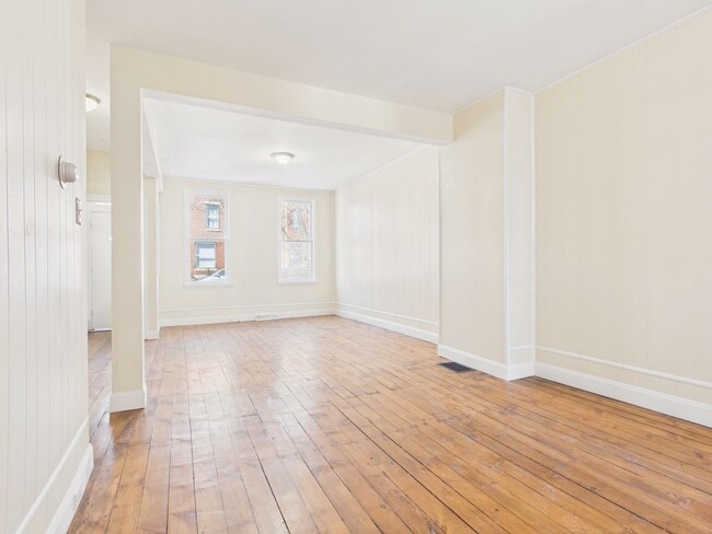 Photo - Large 4 Bedroom Single Family on Reily St.