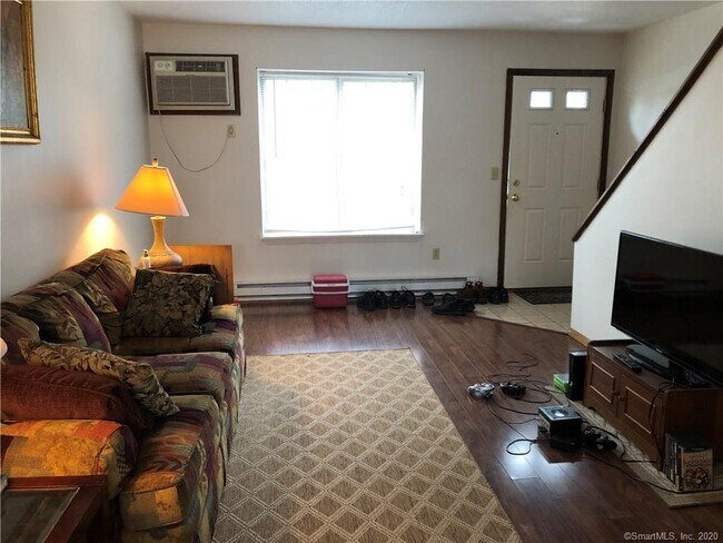 Photo - 92 Cynthia Ln Unidad D4