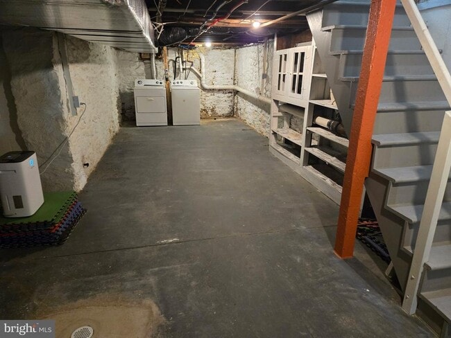 Photo - 9 E Simpson St