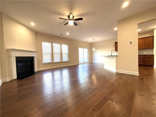 Photo - 502 Cooper Ln