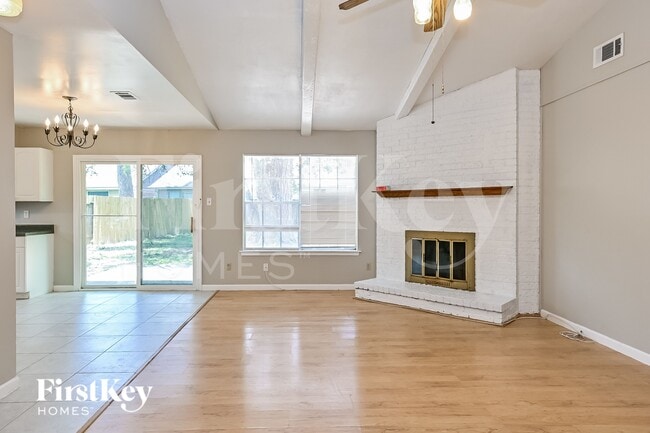 Photo - 2707 Wood River Rd